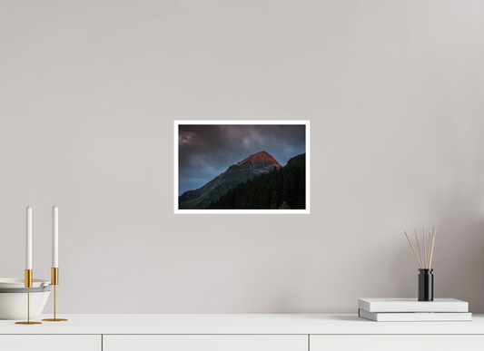 Photographie d'un coucher de soleil sur les montagnes de Champagny avec une lumière dorée.