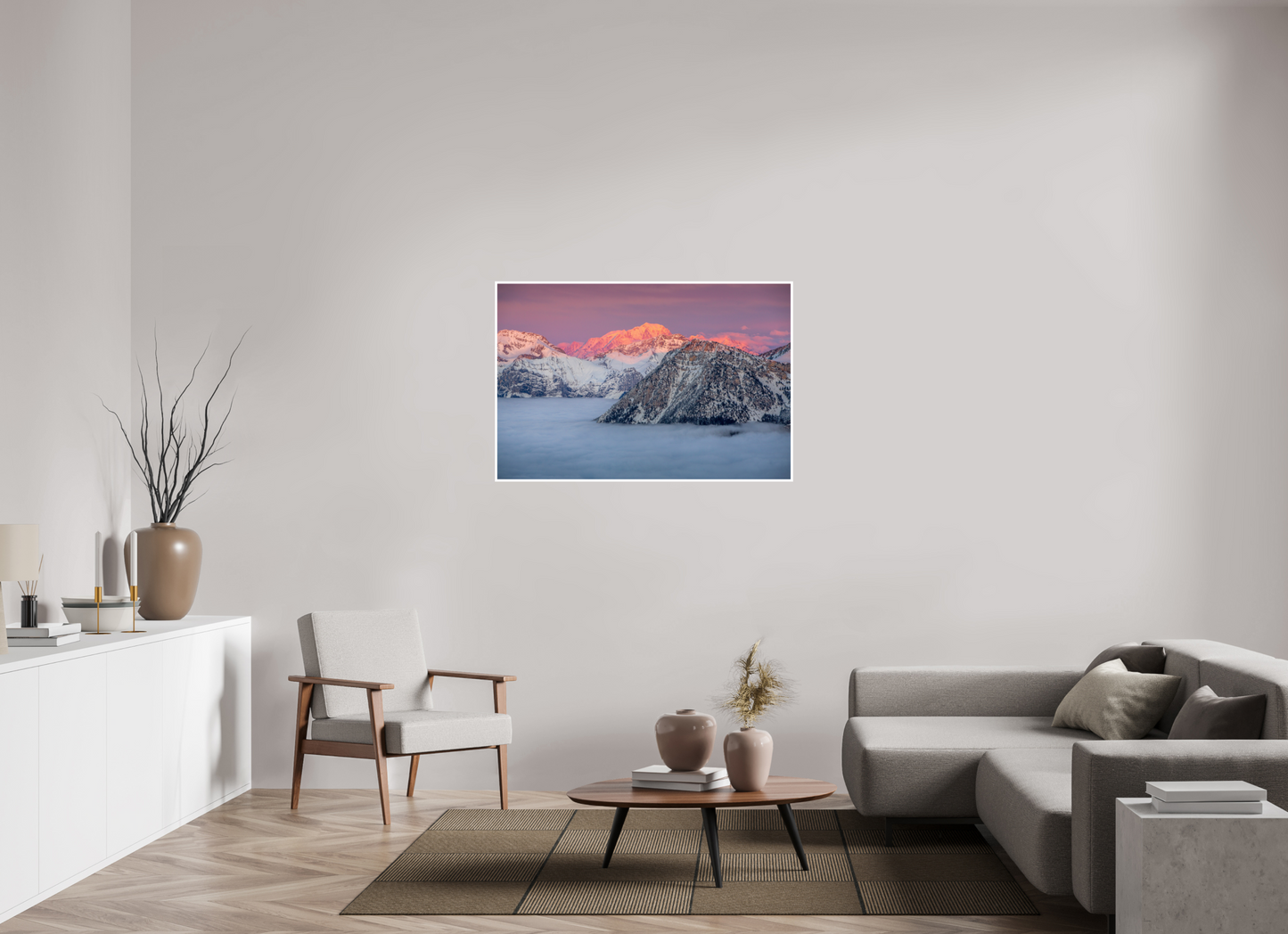 Ambiance paisible des Alpes françaises avec le Mont Blanc visible depuis les hauteurs d’Aillons-Margériaz.