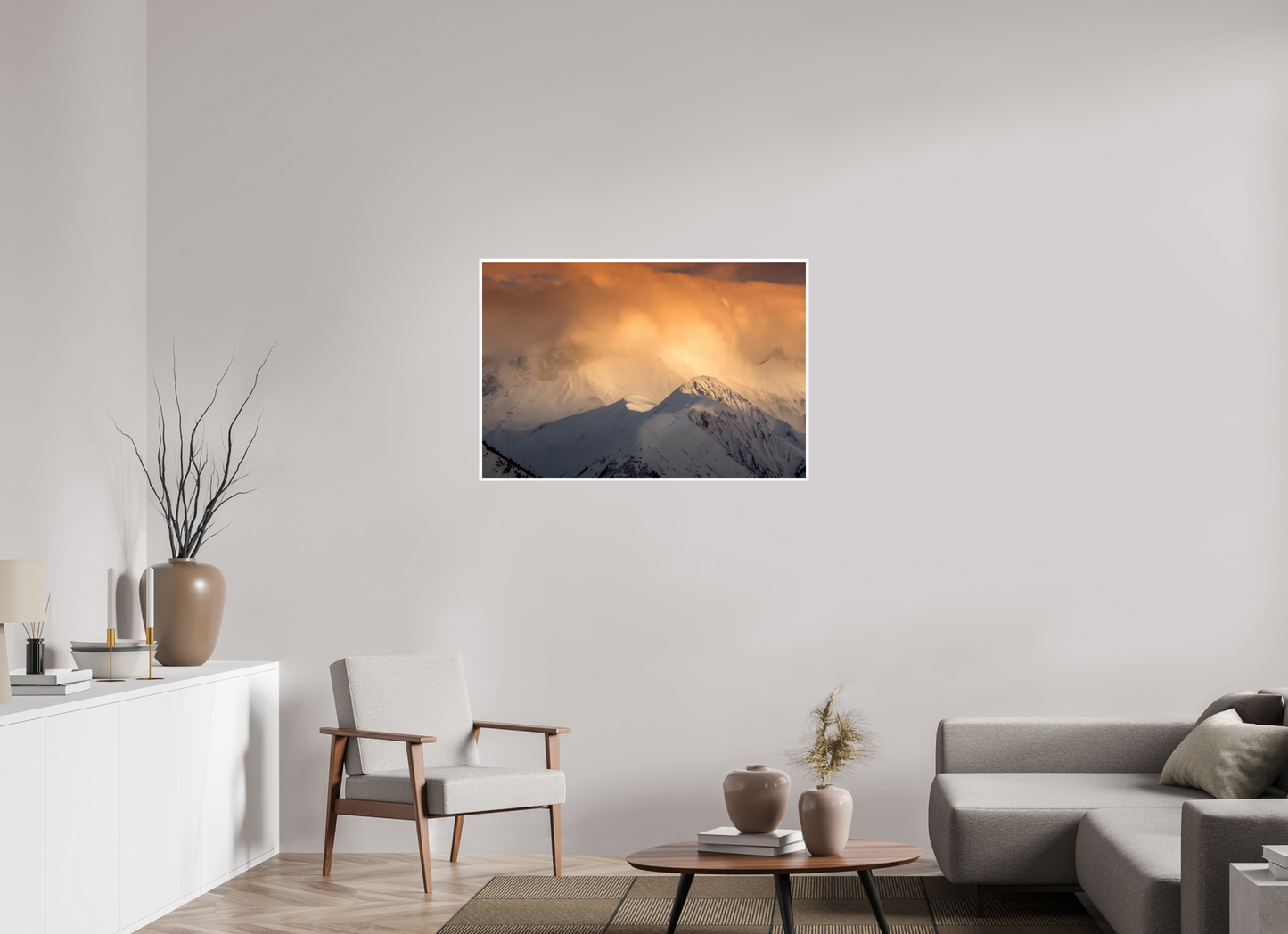 Crêtes et montagnes de la Maurienne dans les Alpes françaises avec lumière et ombre dans un paysage mystique.