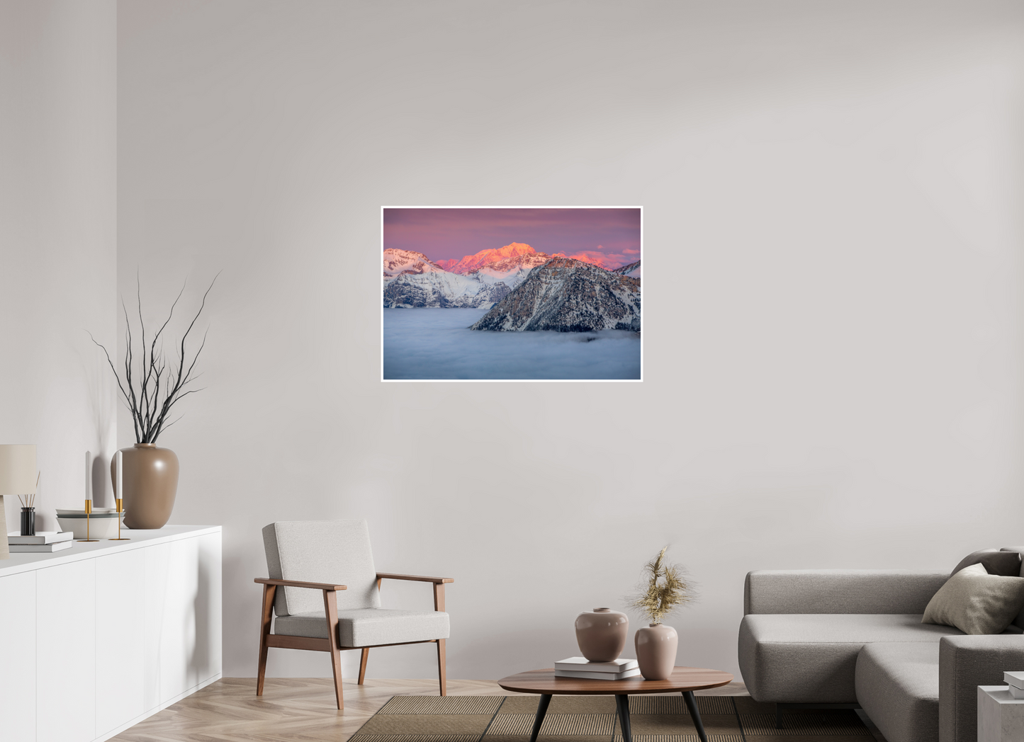 Paysage hivernal immaculé des Aillons-Margériaz avec panorama dégagé sur le Mont Blanc au loin.